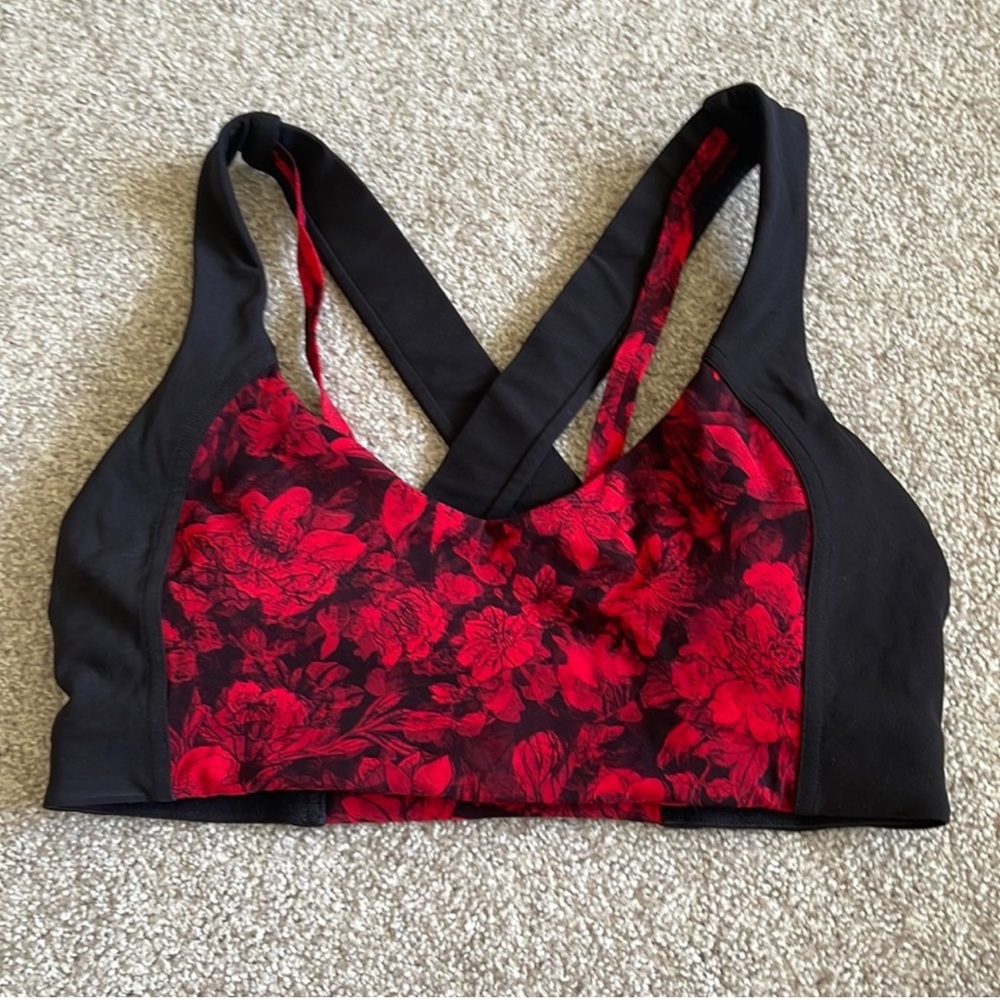 Lululemon sports bra